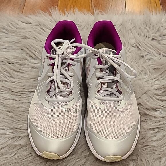 Nike star‎ runner girls silver and purple tennishoes size 6.5y - Picture 1 of 12